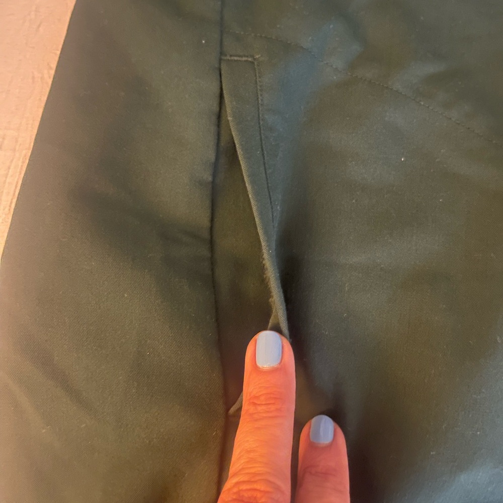 FIGS Women's Dark Green medical scrubs, jogger bottom, Women’s size small - Picture 8 of 8